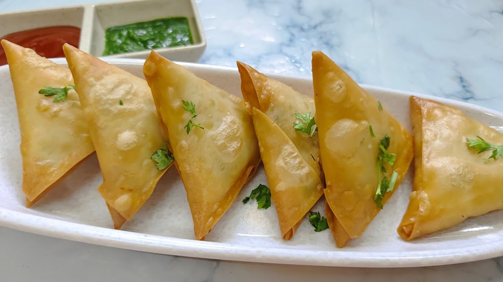Smokey Chicken Samosa